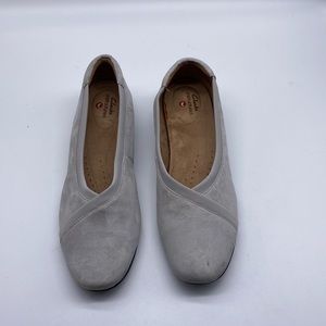 Clark's Women's Suede Darcey Ease Slip On Flats Loafers Size 8.5
